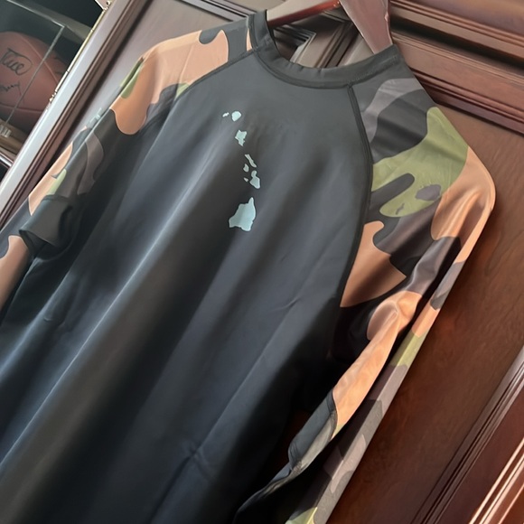 New without tags! Da Hui Hawaii by a group of surfers 🏄♂️ Camouflage Pullover! - Picture 8 of 8
